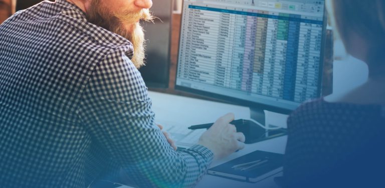 Como a implantação de sistemas financeiros pode melhorar a eficiência operacional